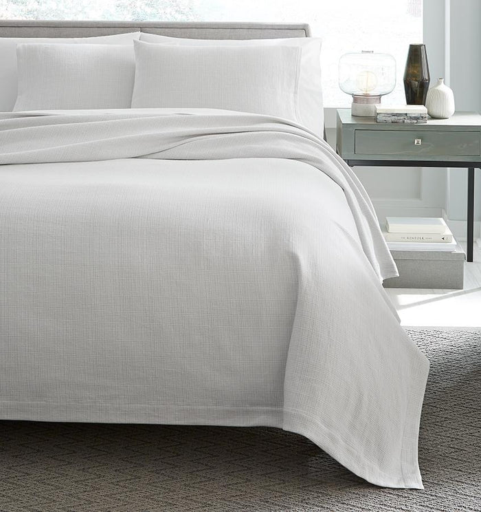 SFERRA Bissa collection has an exquisite, handwoven look and feel, similar to that of a Japanese tatami screen.