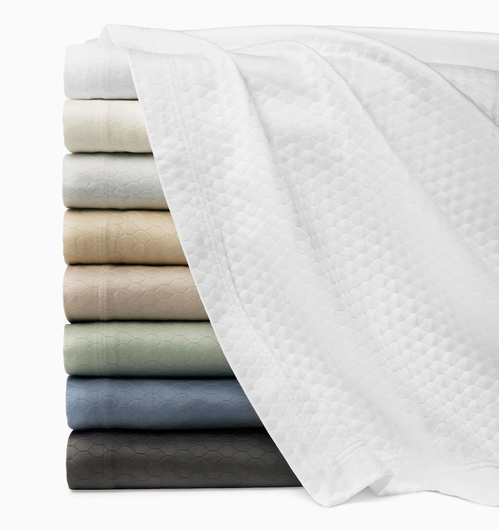 Favo Coverlet