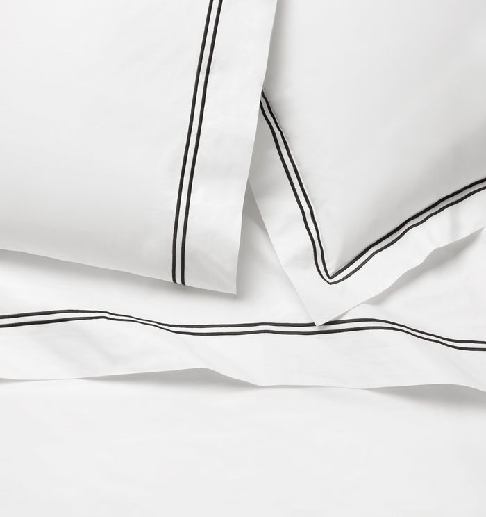 Grande Hotel white/black flat sheet, pillowcase and sham