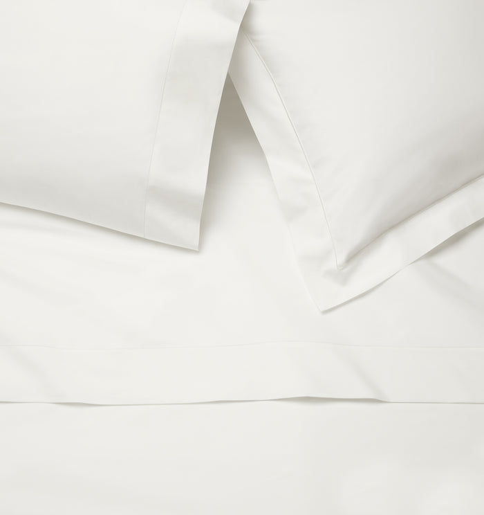 Luxor flat sheet, pillowcase and sham vignette in white