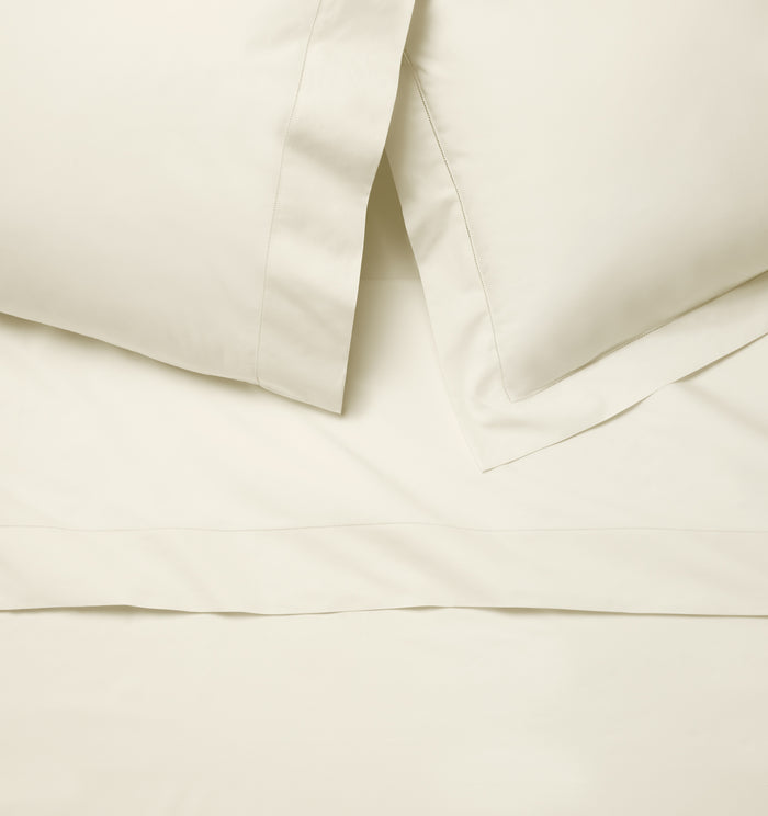 Luxor flat sheet, pillowcase and sham vignette in ivory