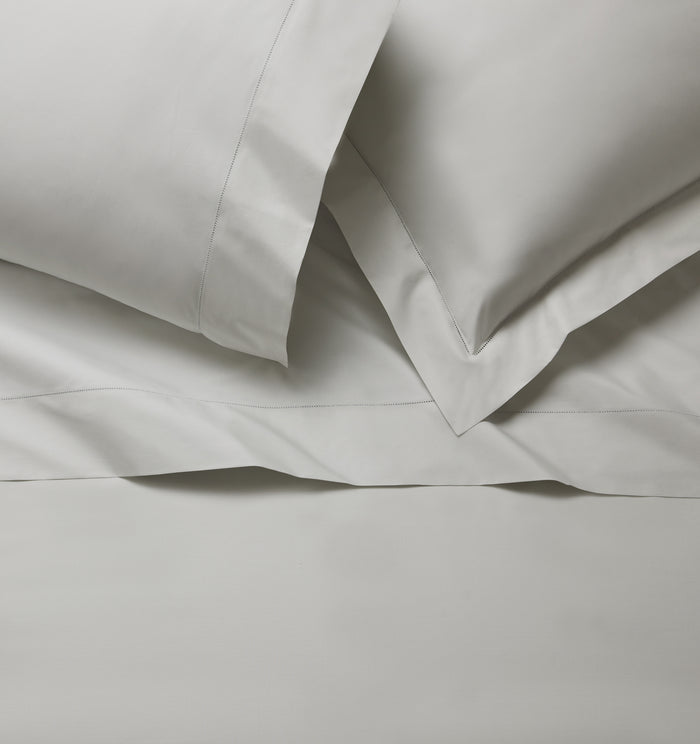 Luxor flat sheet, pillowcase and sham vignette in silver