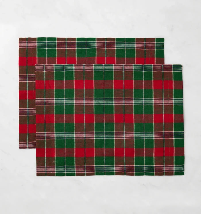 Masseria placemats in Emerald/Red stacked