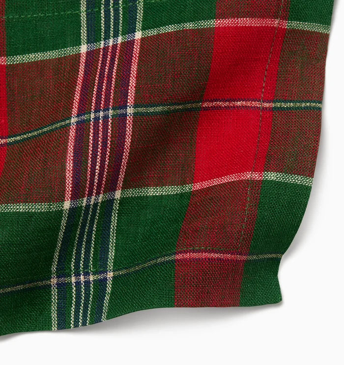 Masseria Emerald/Red table linens corner details