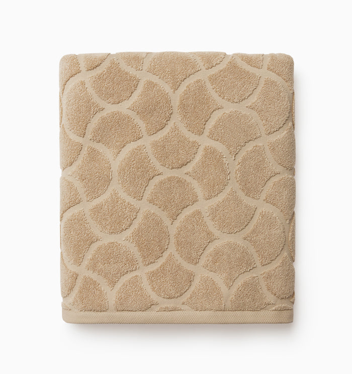 Oasi bath towel in sand folded