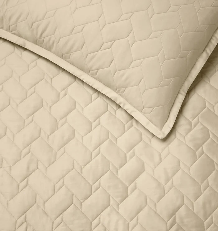 Palatino sand quilt and sham
