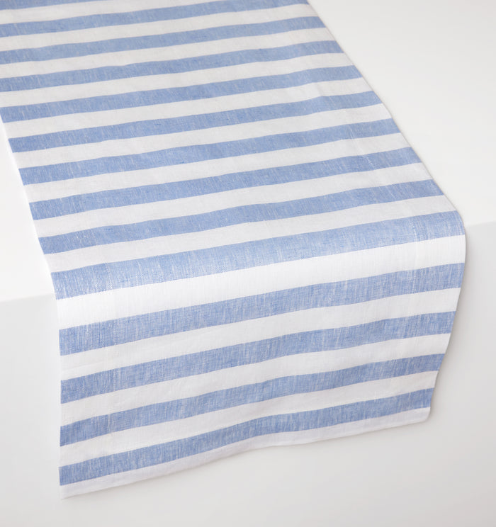 Stramare table runner in white/ocean