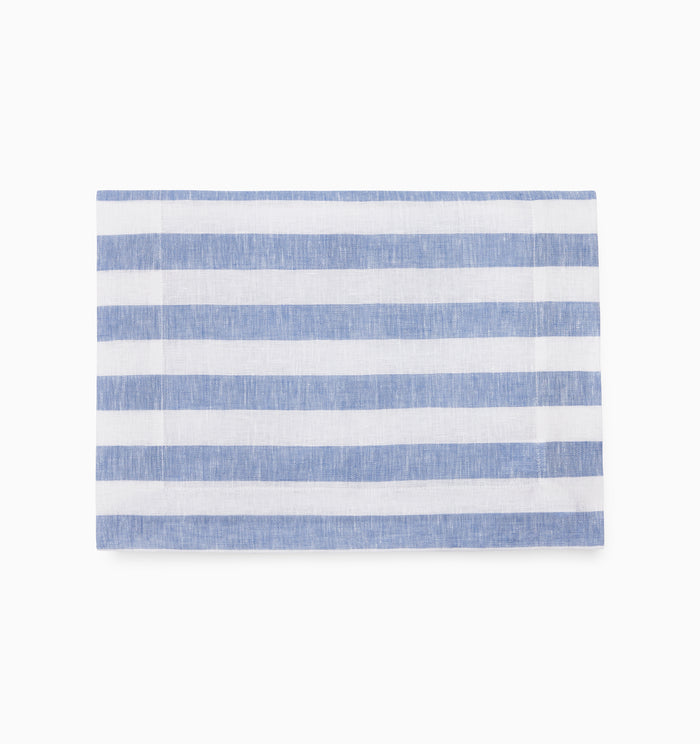 Stramare table runner folded in white/ocean