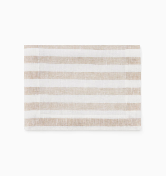 Stramare table runner folded in white/natural