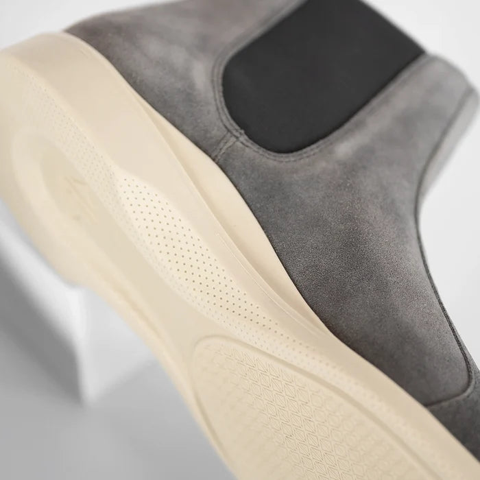 Detail close up photo of The Chelsea Carbon